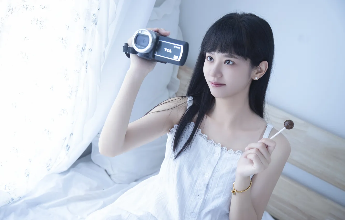 Фото обои Beautiful, Asian, Model, Bed, Camera, Woman, Pretty, Lollipop