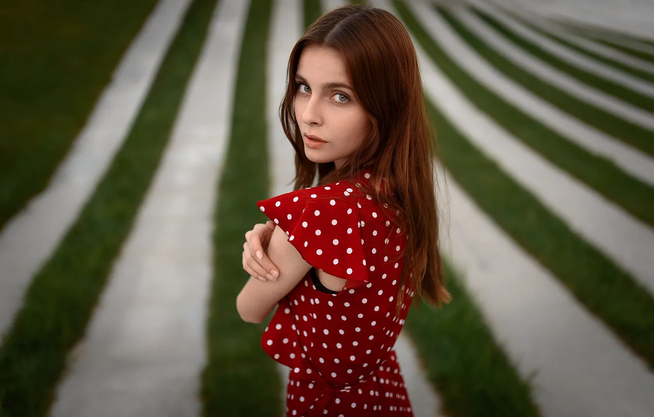 Фото обои girl, Model, dress, brown hair, photo, blue eyes, bokeh, lips