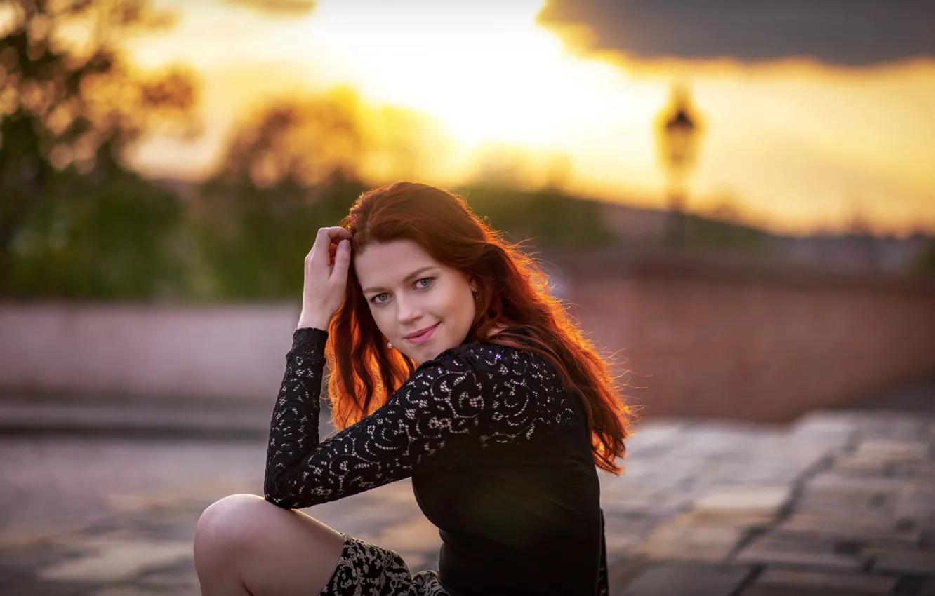 Фото обои взгляд, девушка, улыбка
