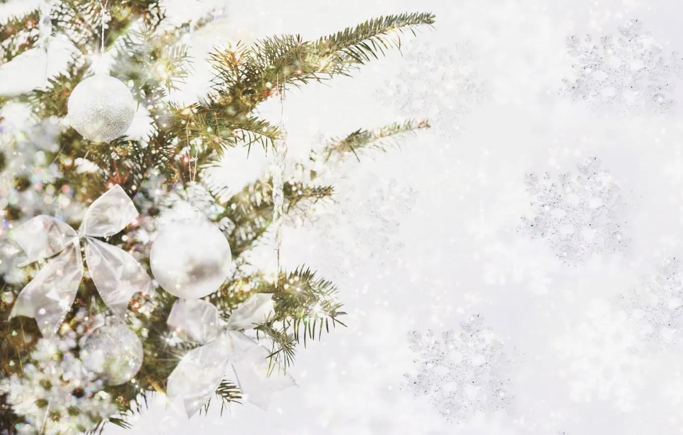 Фото обои украшения, снежинки, ветки, блики, праздник, шары, игрушки, елка
