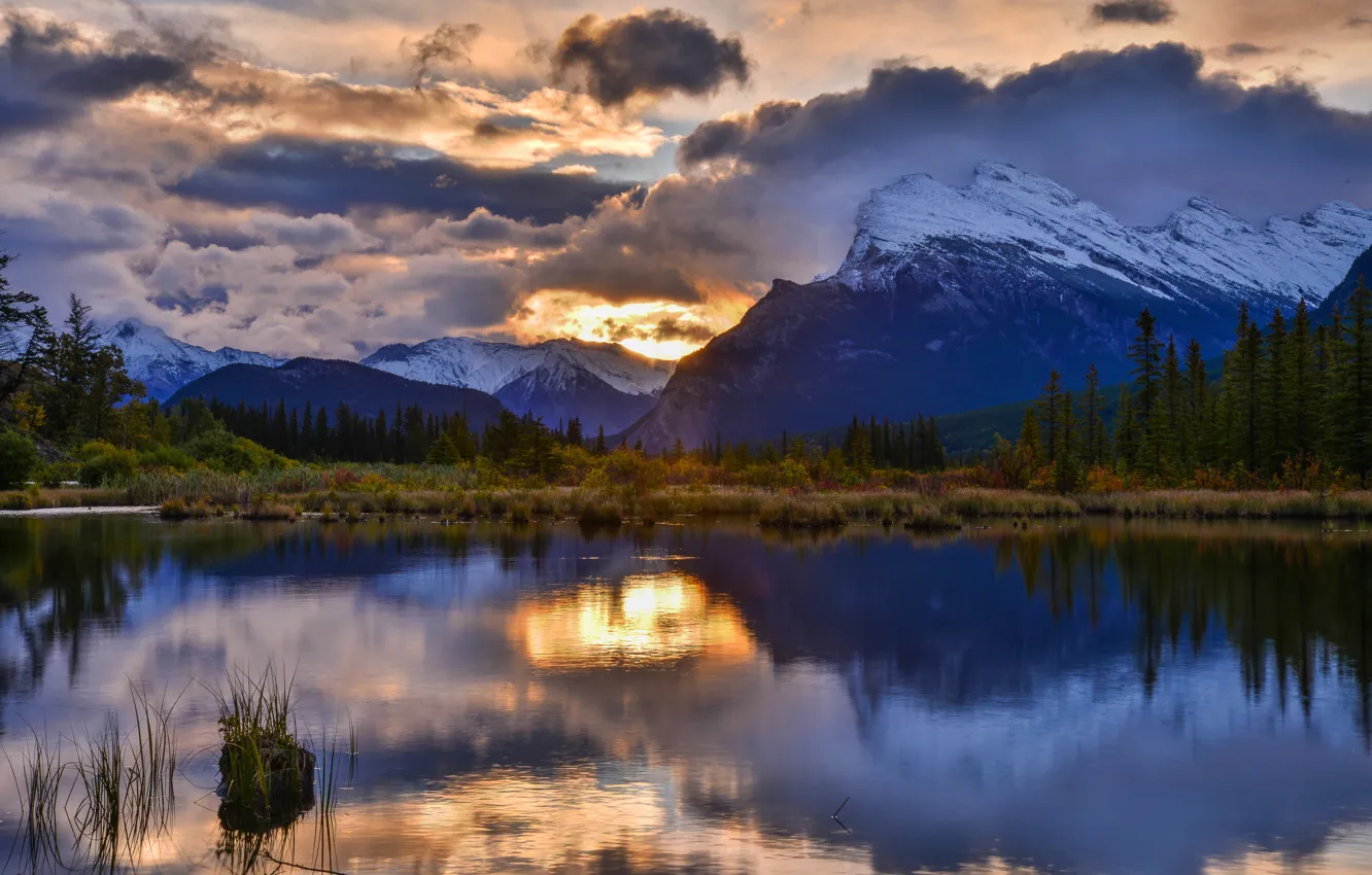 Фото обои лес, горы, озеро, отражение, восход, рассвет, утро, Канада