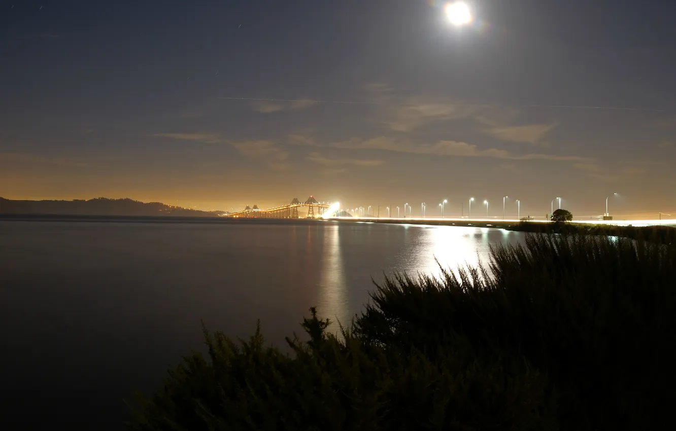 Фото обои небо, ночь, мост, огни, озеро, луна