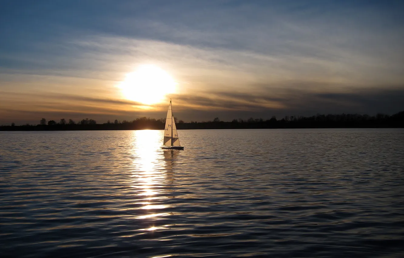 Фото обои ночь, озеро, лодка, парус