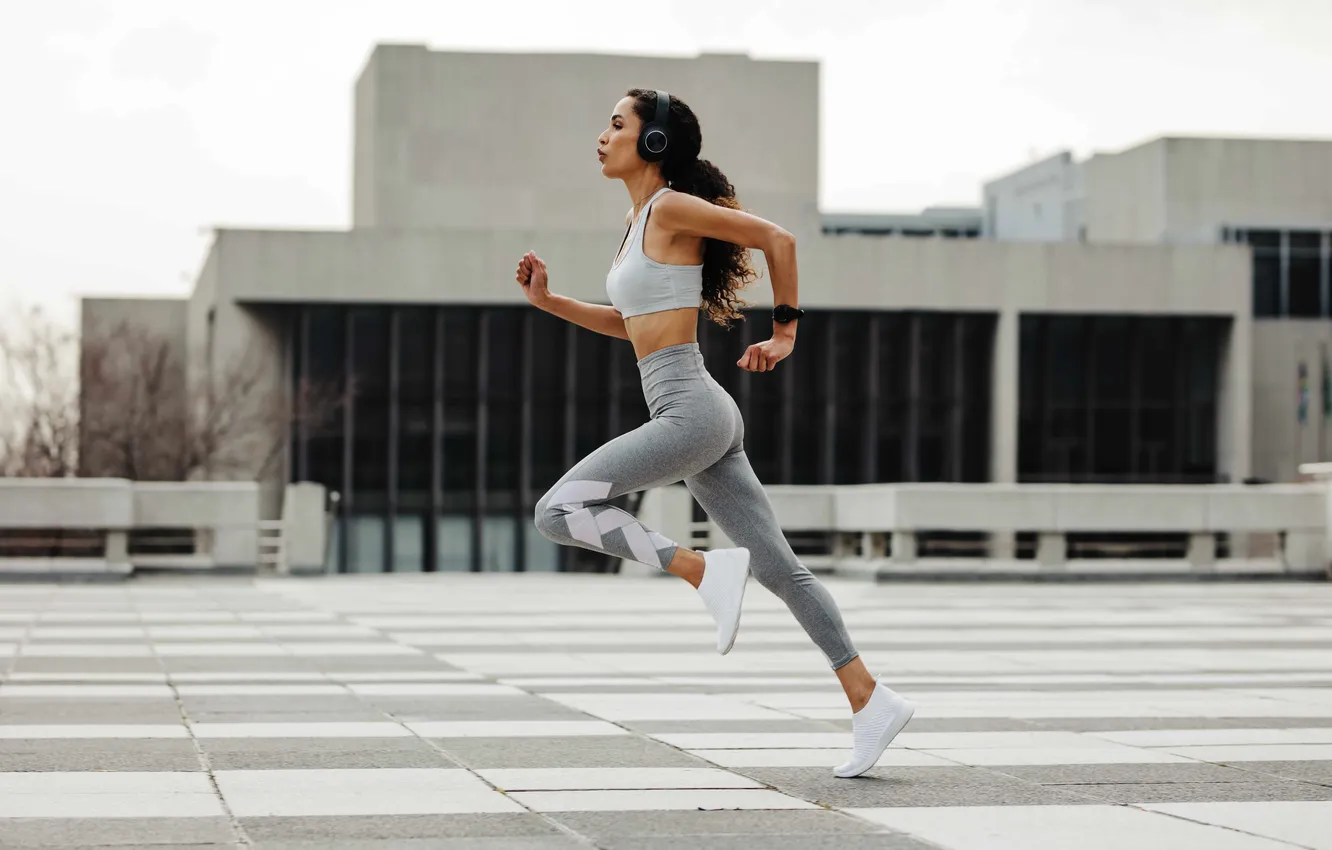 Фото обои girl, sports, athlete, running, sports uniform