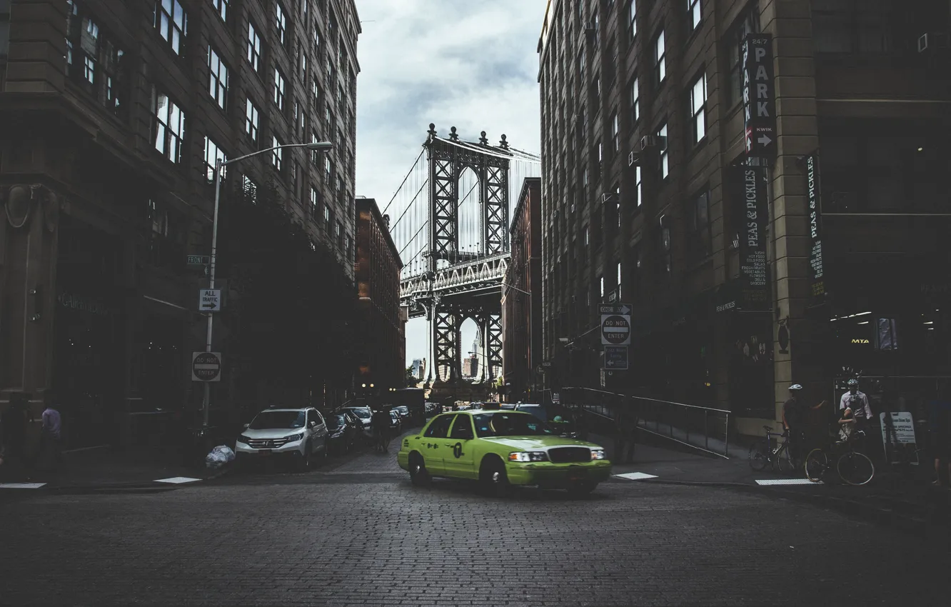 Фото обои мост, люди, улица, Нью-Йорк, Бруклин, такси, автомобили, велосипеды