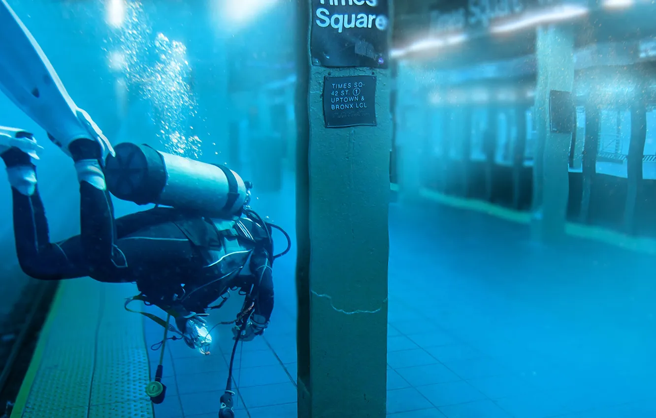 Фото обои метро, водолаз, ураган, Sandy, New York, Times Square
