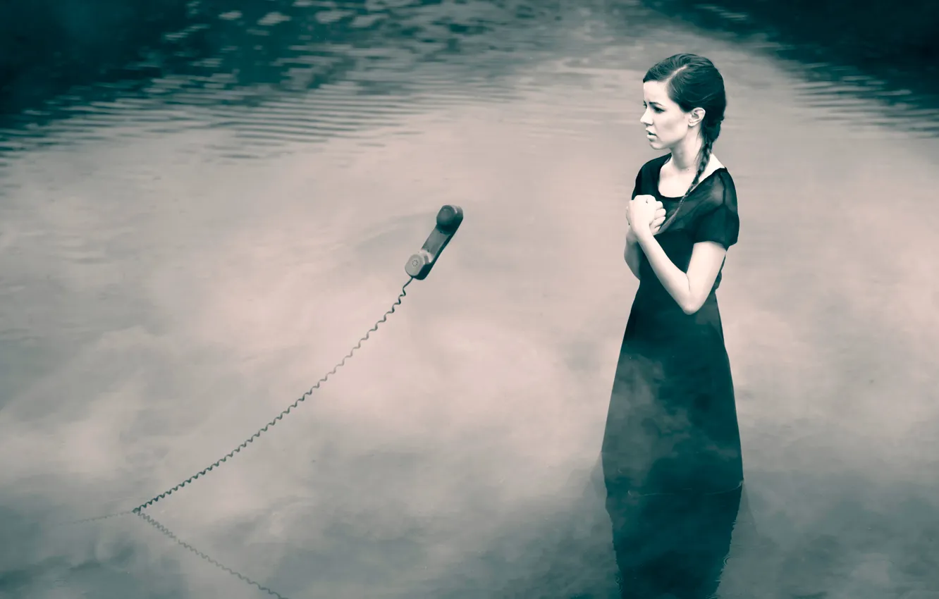 Фото обои девушка, трубка, телефон, в воде
