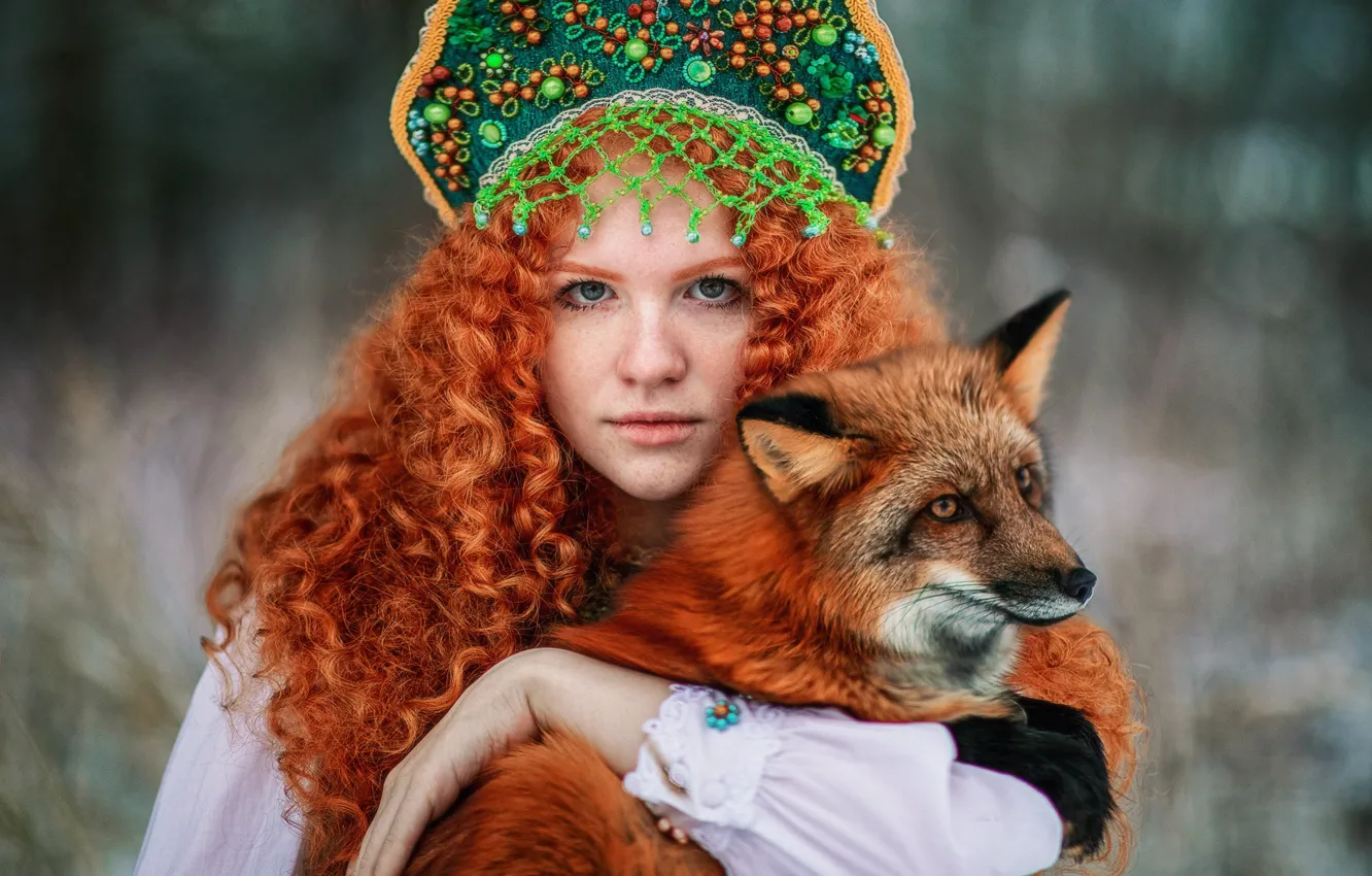 Фото обои взгляд, девушка, лицо, волосы, лиса, веснушки, рыжая, кудри