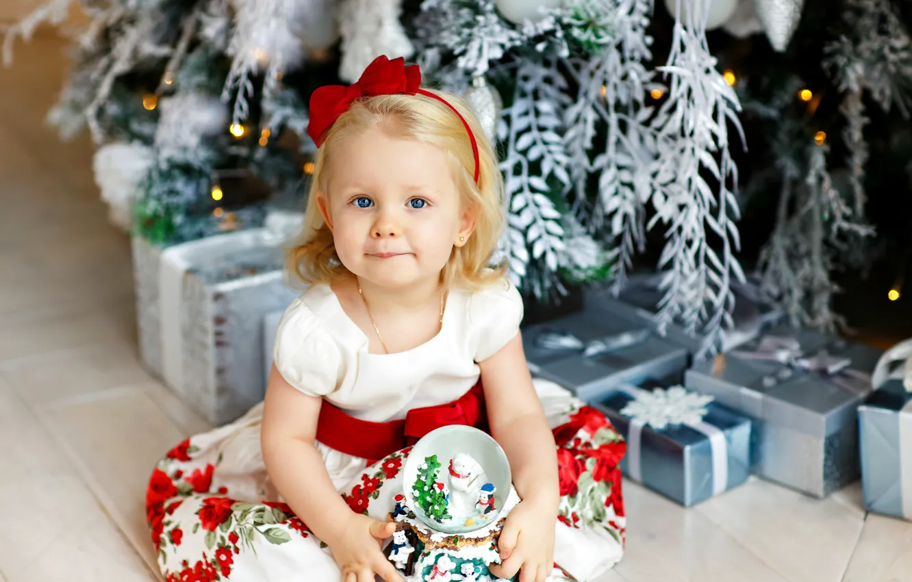 Фото обои подарок, ребенок, платье, Girl, Рождество, Новый год, Christmas, dress