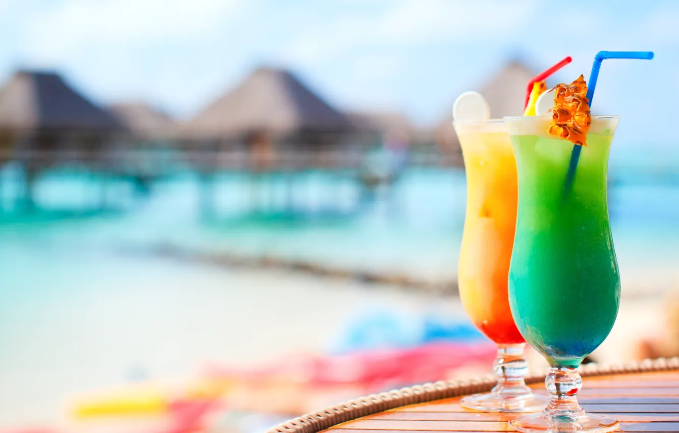 Фото обои пляж, лето, стол, бокалы, напитки, коктейли, трубочки, cocktails