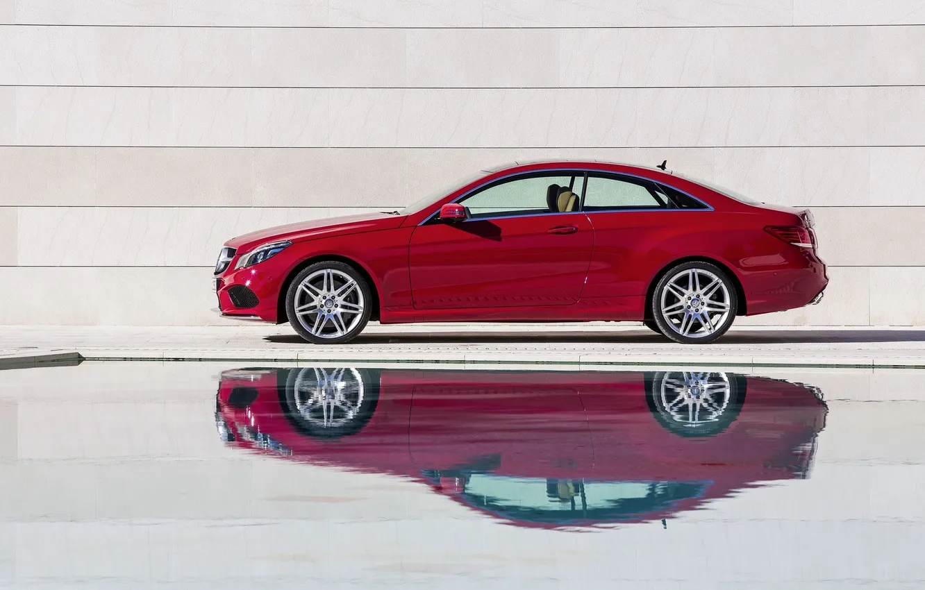 Фото обои отражение, Mercedes-Benz, Красный, Авто, E-Class, Купэ, Вид сбоку