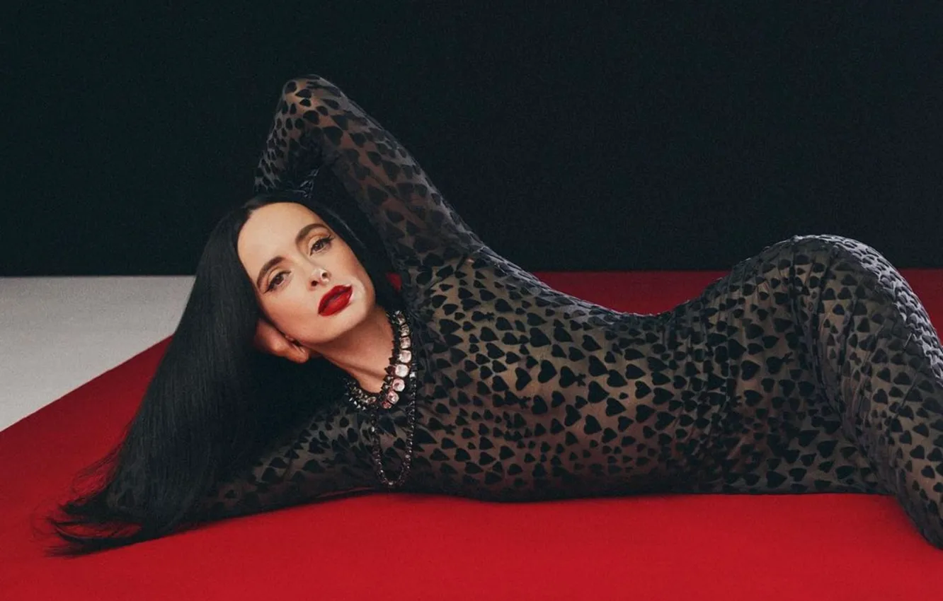 Фото обои макияж, платье, актриса, брюнетка, лежит, Krysten Ritter, Кристен Риттер