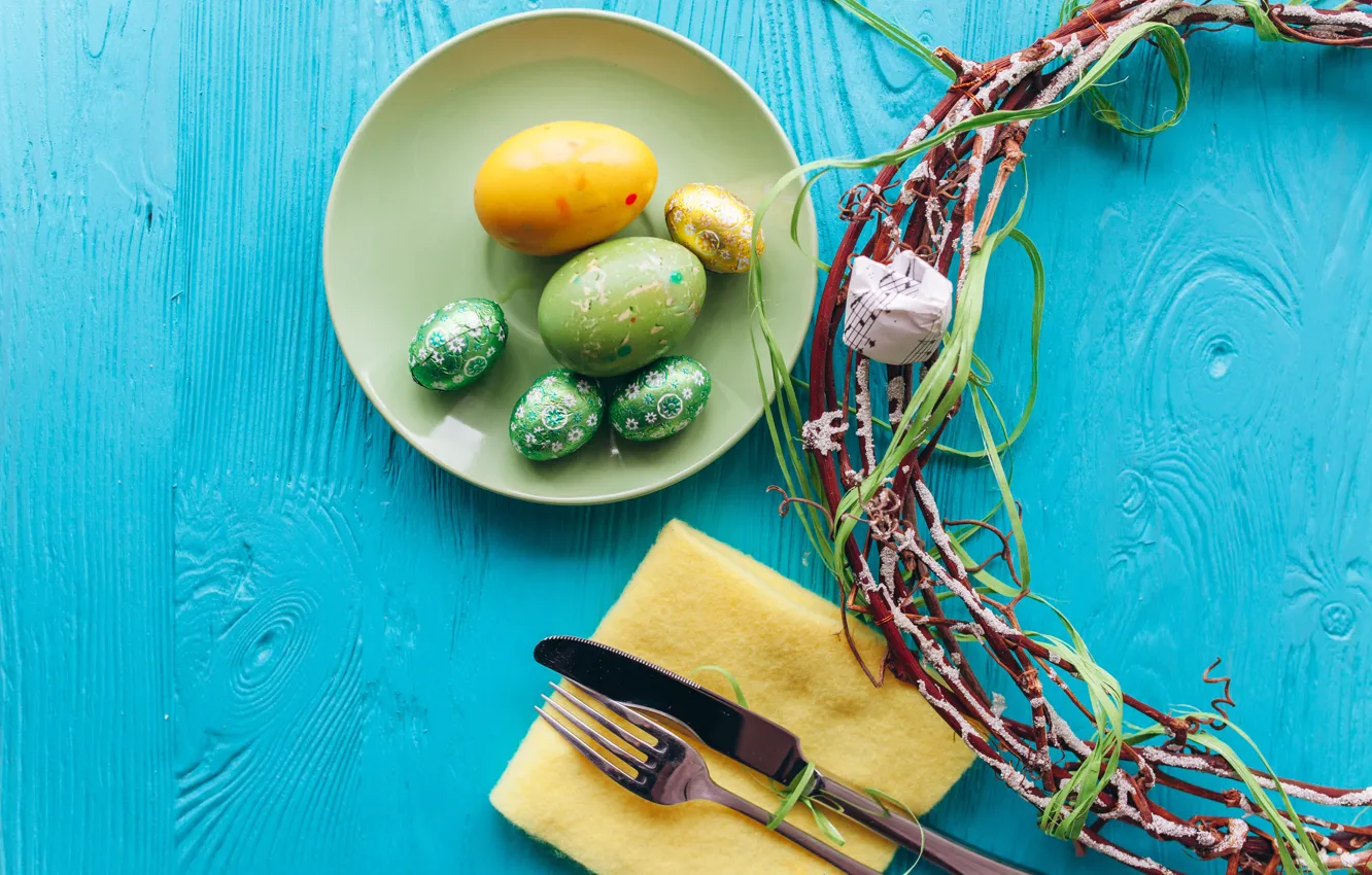 Фото обои яйца, тарелка, пасха, Праздник, венок, салфетка, веточки, Easter