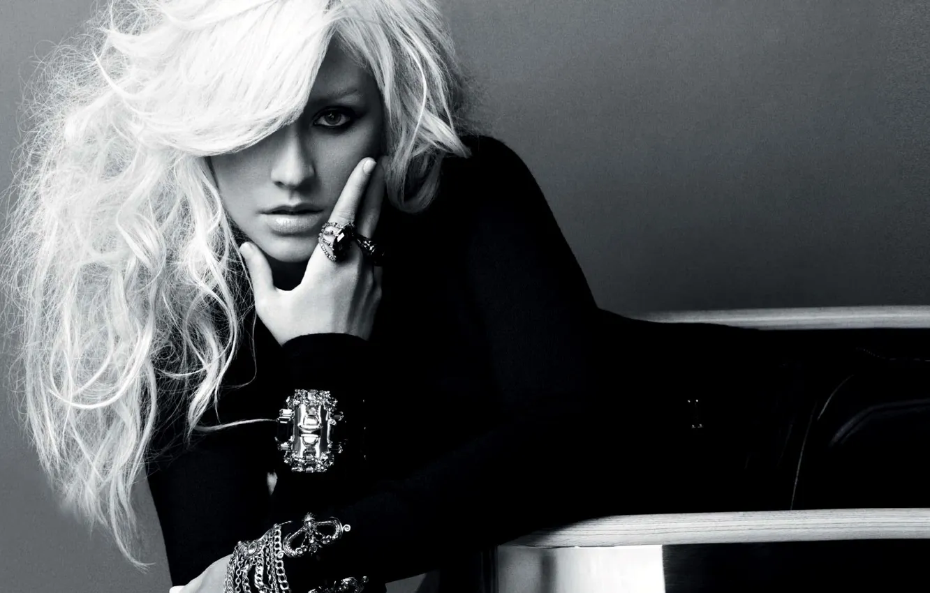 Фото обои поза, черно-белый, волосы, блондинка, певица, Christina Aguilera, Кристина Агилера