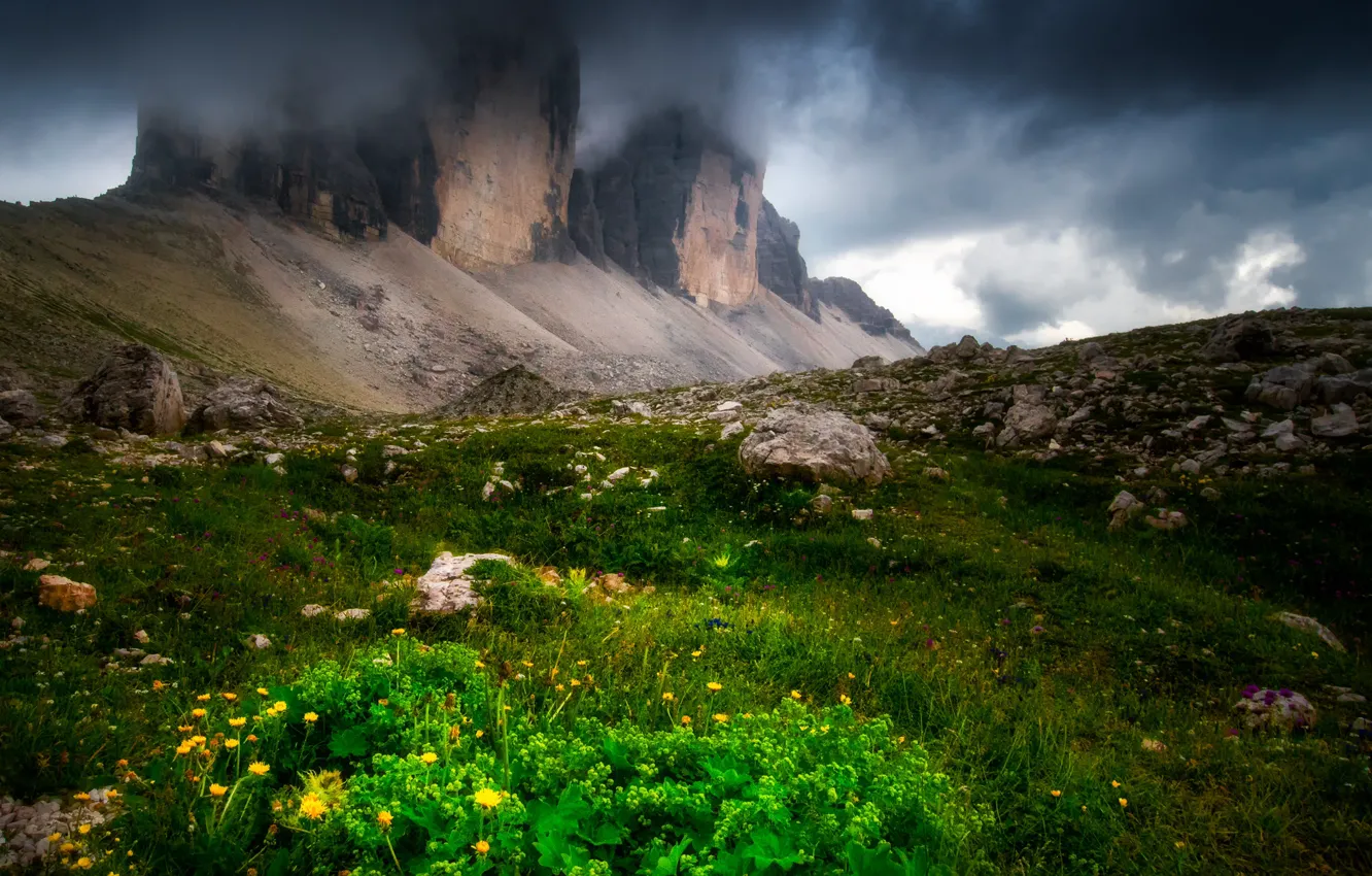 Фото обои трава, пейзаж, горы, тучи, природа, камни, Италия, Доломиты