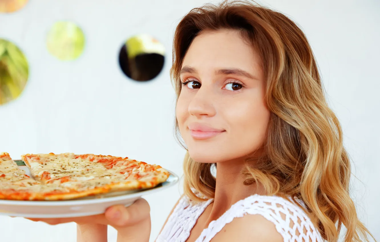 Фото обои long hair, model, pizza, brunette, gorgeous, photoshoot, posing, beautiful face