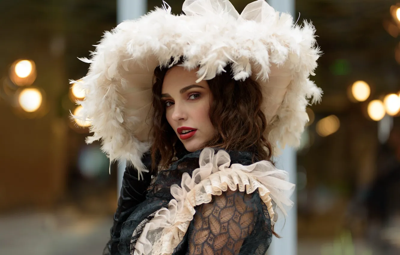 Фото обои Натали Тычинская, фотограф Tanya Markova, в шляпе с перьями