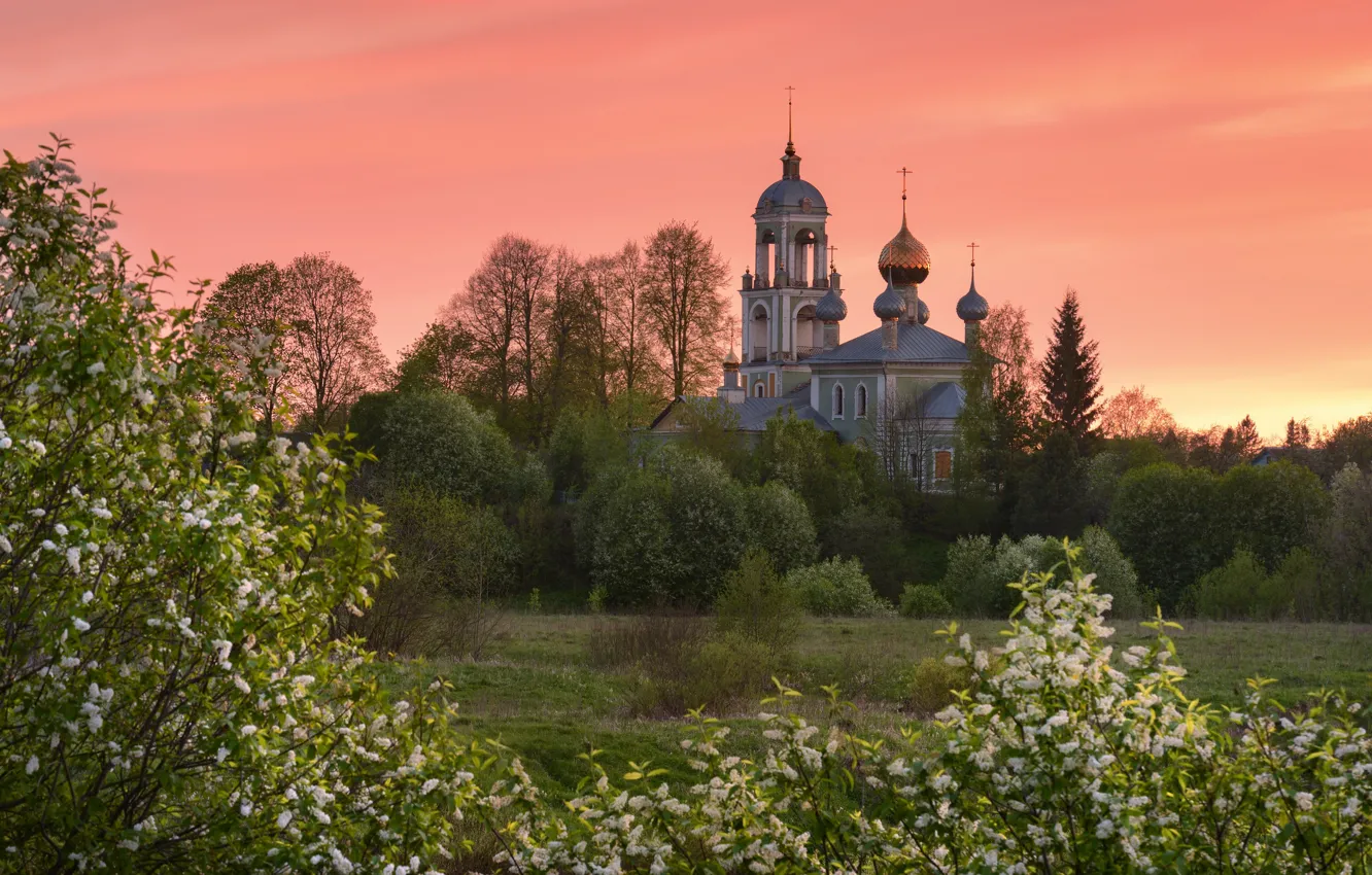 Красивая Церковь весной