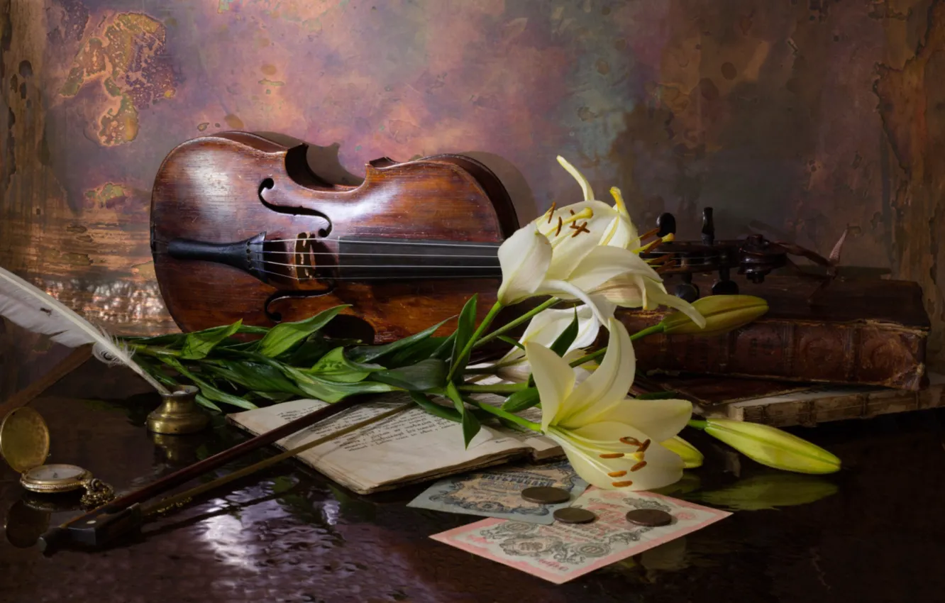 Фото обои перо, скрипка, часы, лилия, деньги