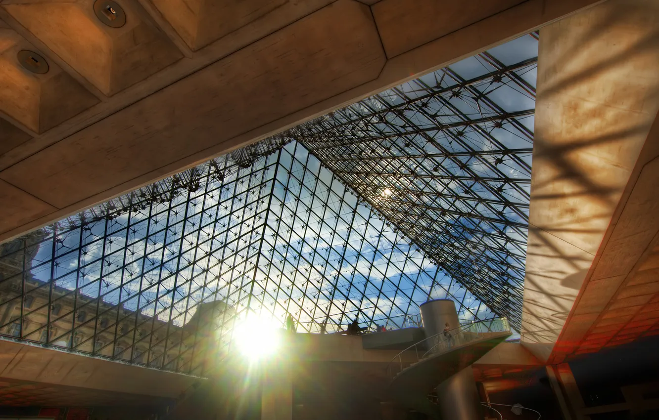 Фото обои солнце, лучи, люди, лестница, тени, Paris, Louvre