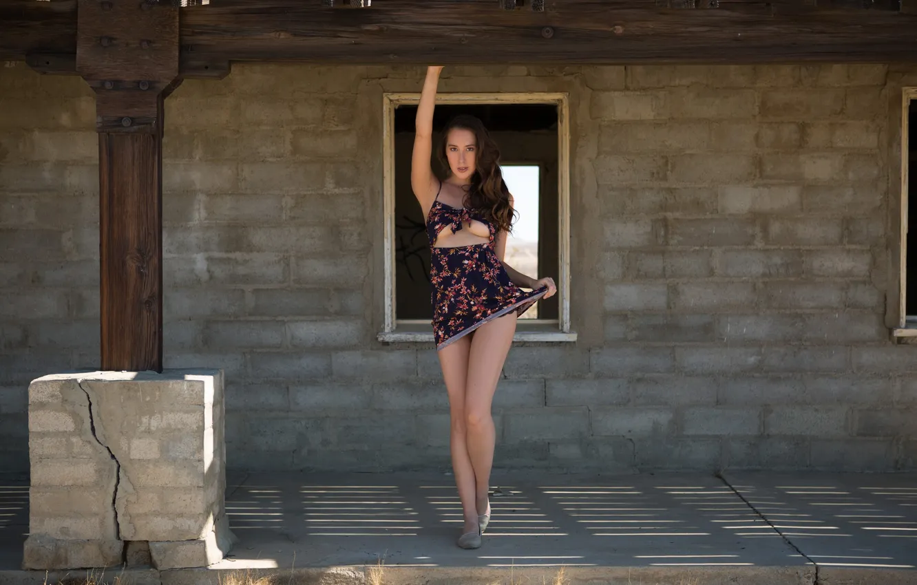 Фото обои girl, dress, beautiful, model, tanned, slim