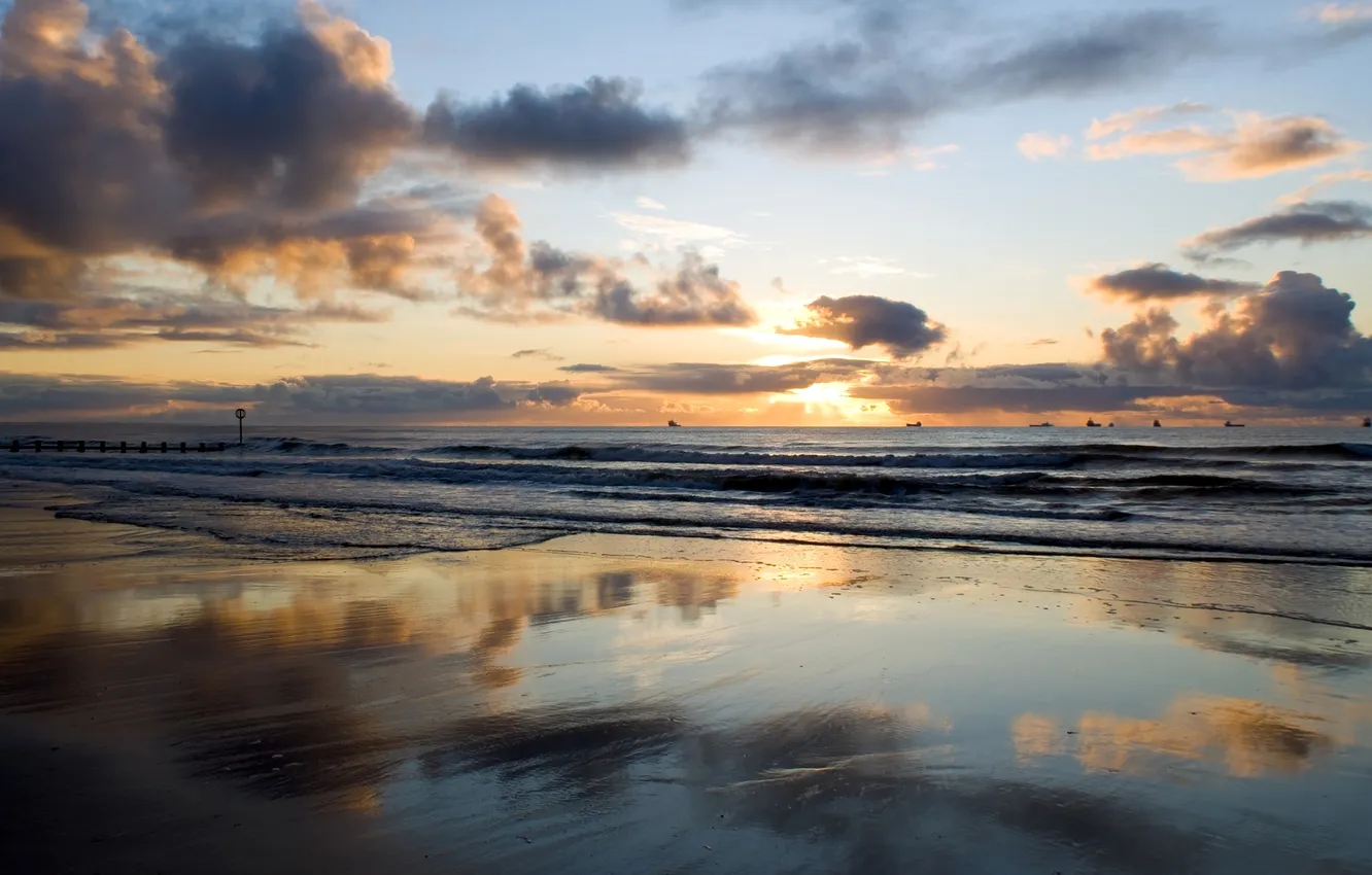 Фото обои песок, море, волны, небо, облака, пейзаж, закат, фон