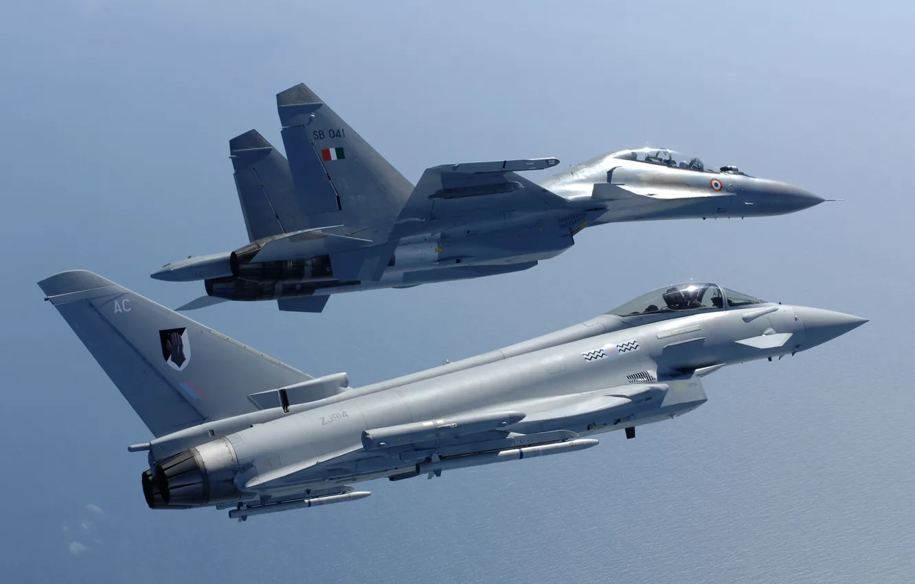 Фото обои истребители, пара, Eurofighter Typhoon, многоцелевые, Su-30MKI
