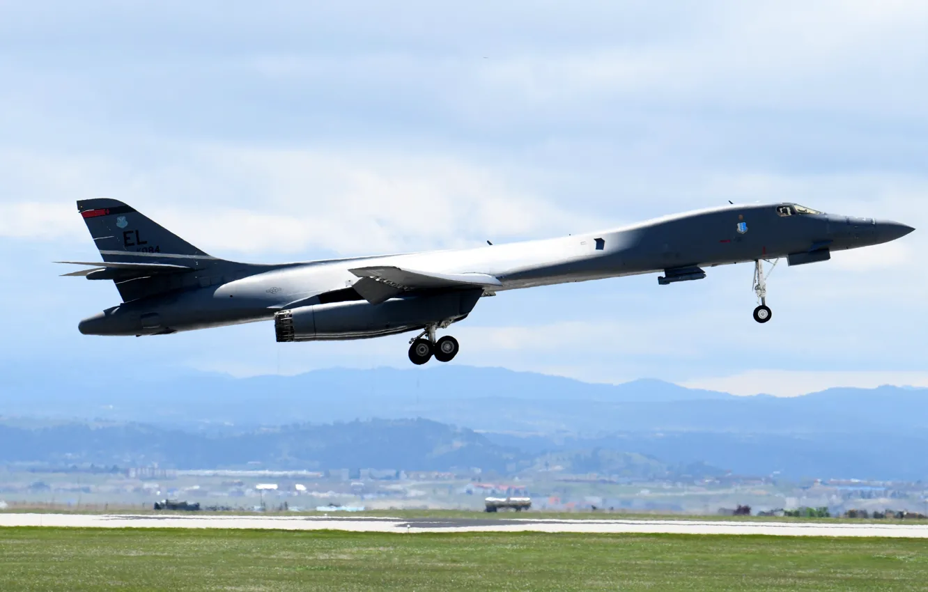 Фото обои Lancer, B-1B, ВВС США, Rockwell, стратегический бомбардировщик, с крылом изменяемой стреловидности, американский сверхзвуковой