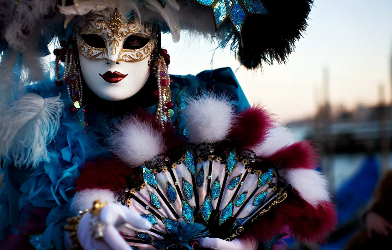 Фото обои серьги, маска, веер, костюм, карнавал, карнавальная маска