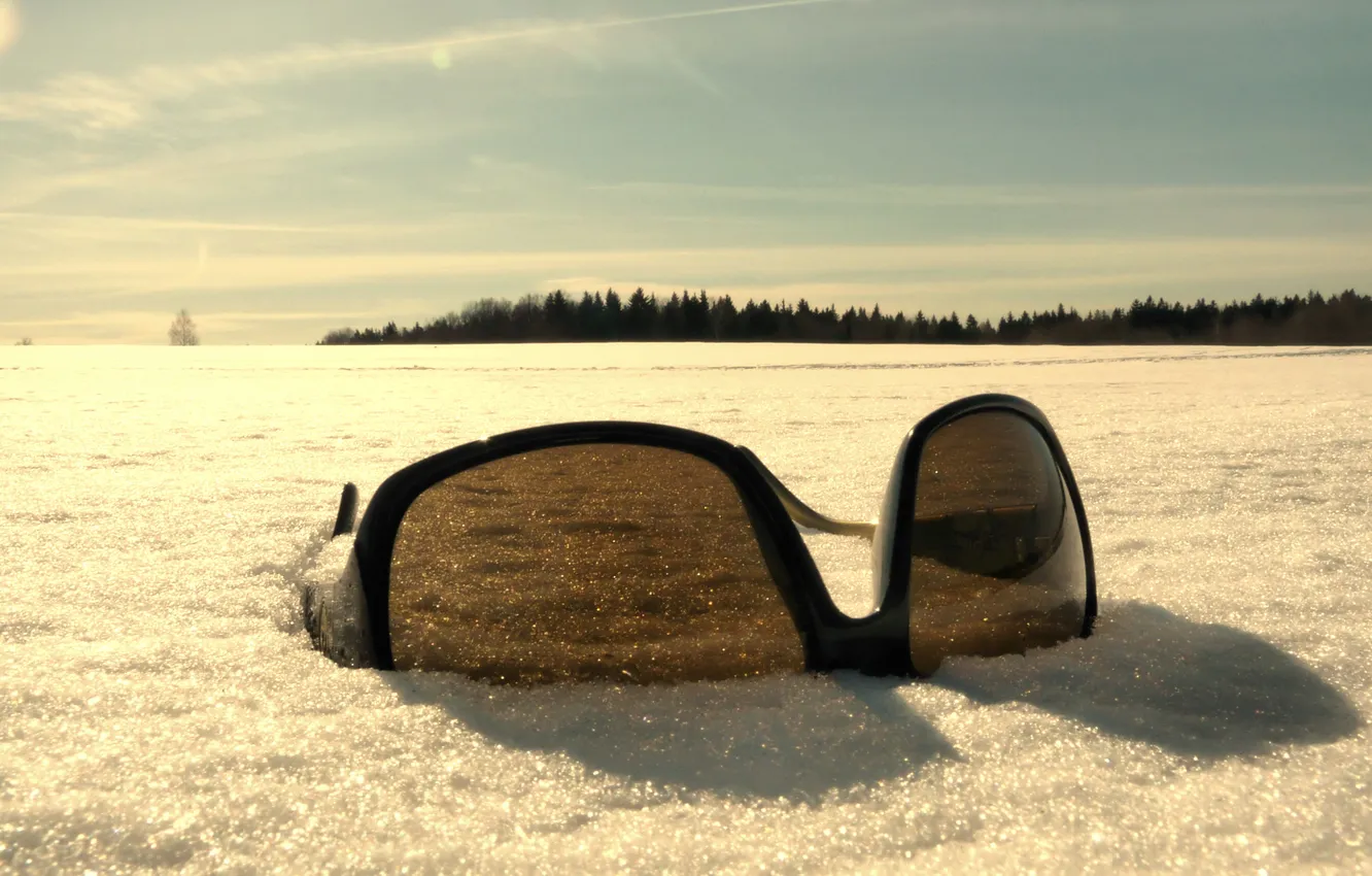 Фото обои зима, снег, очки