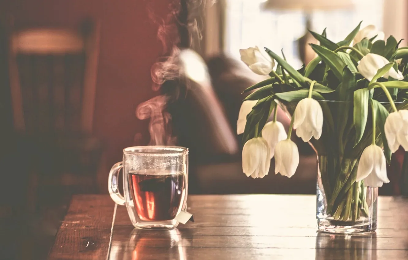 Фото обои чай, букет, тюльпаны