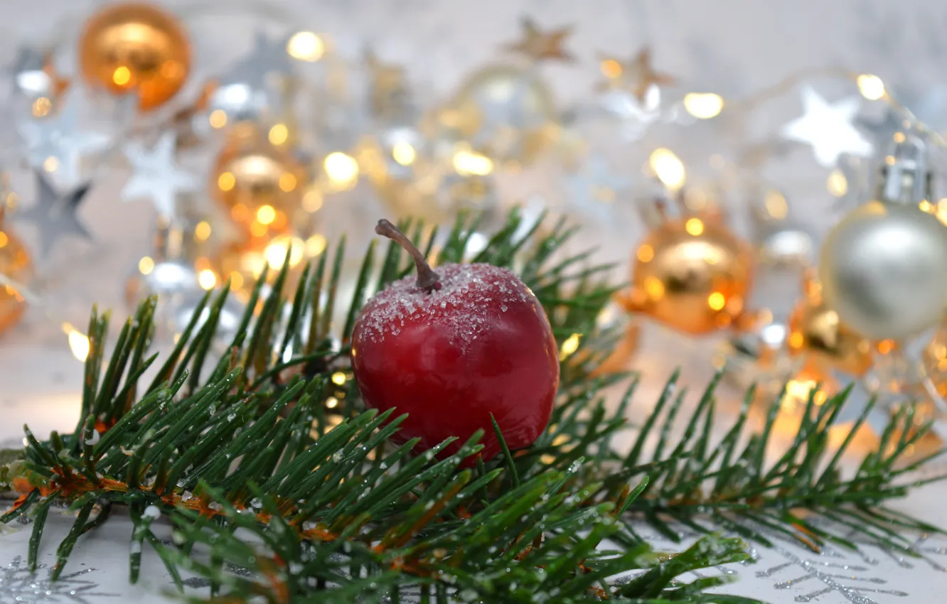 Фото обои праздник, яблоко, свечи, шарик, Рождество, Новый год, ёлочные игрушки, новогодние декорации