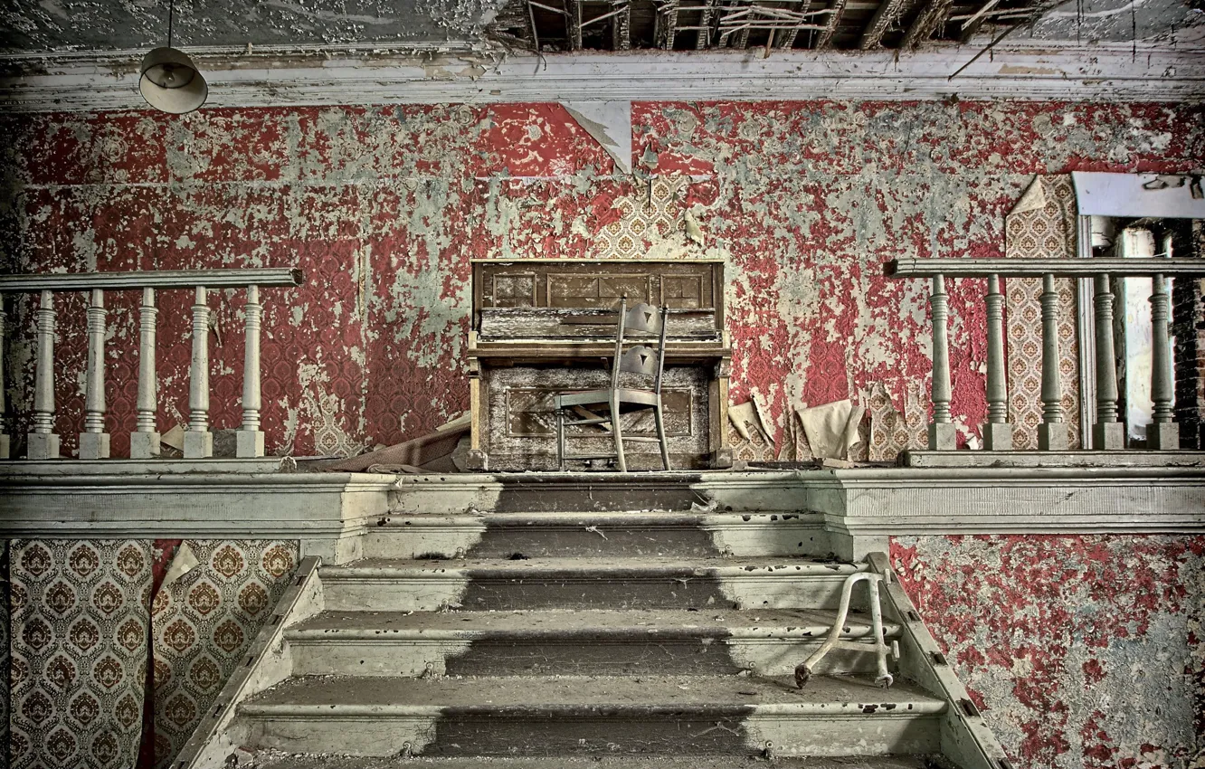 Фото обои стул, лестница, пианино