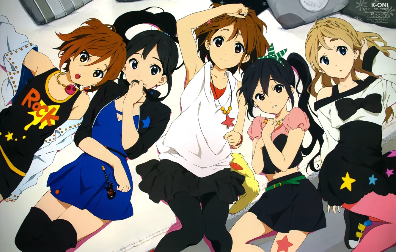 Фото обои подушки, школьницы, друзья, K-on, Mio Akiyama, Azusa Nakano, Tsumugi Kotobuki, Yui Hirasawa