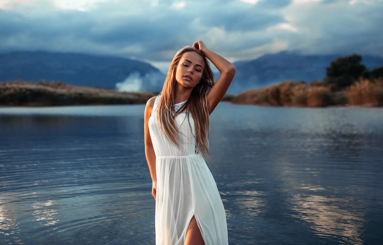 Фото обои небо, вода, девушка, платье, Mary Jane, Ivan Gorokhov