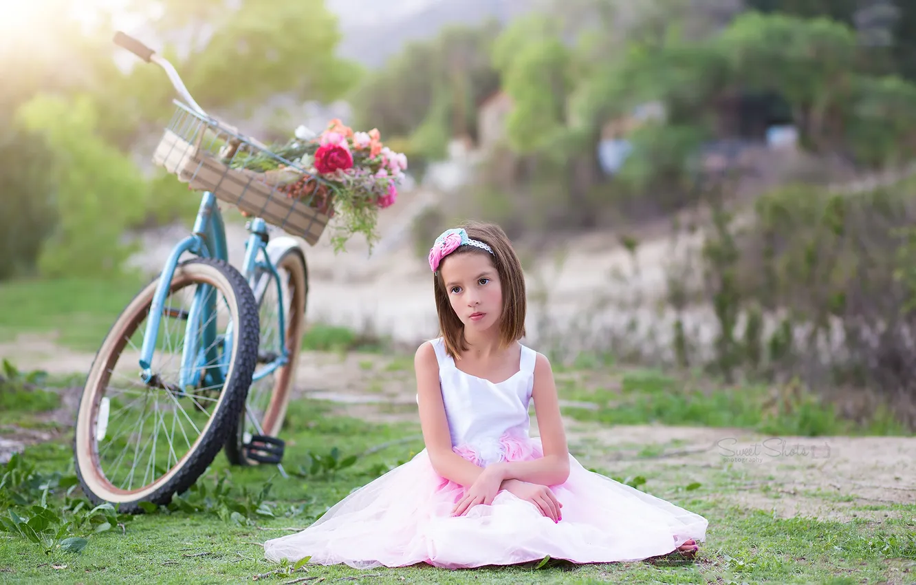 Фото обои цветы, велосипед, девочка