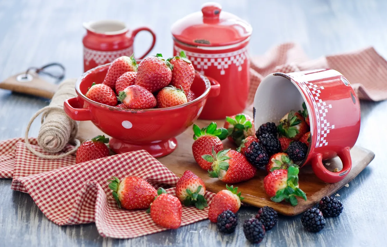 Фото обои лето, ягоды, клубника, посуда, ежевика