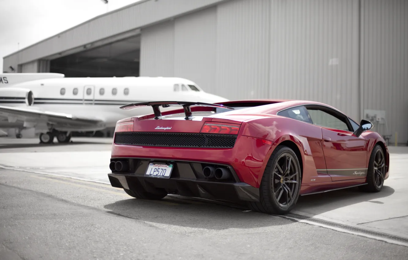 Фото обои Lamborghini, ангар, red, Superleggera, Gallardo, самолёт, красная, ламборджини
