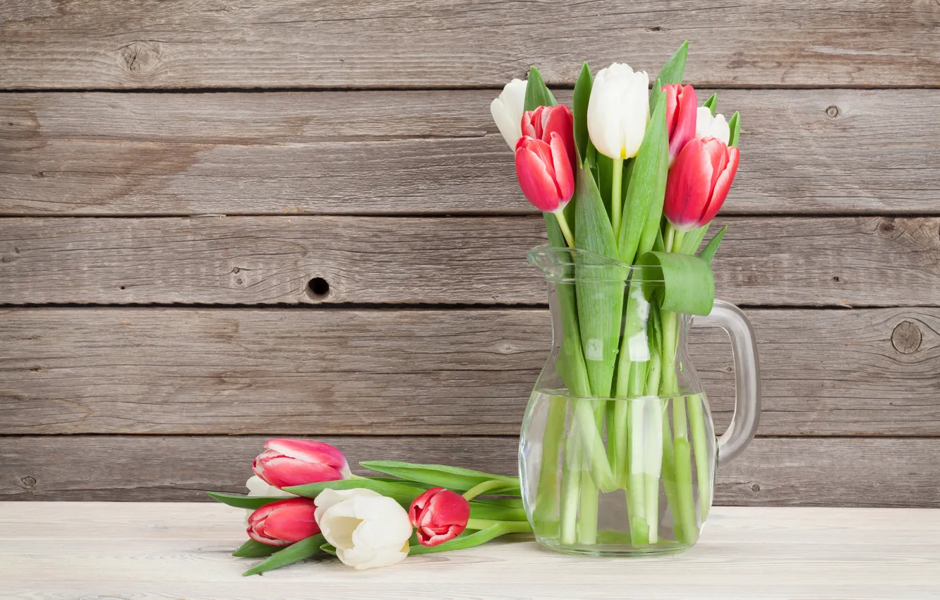 Фото обои цветы, букет, тюльпаны, red, white, wood, flowers, tulips