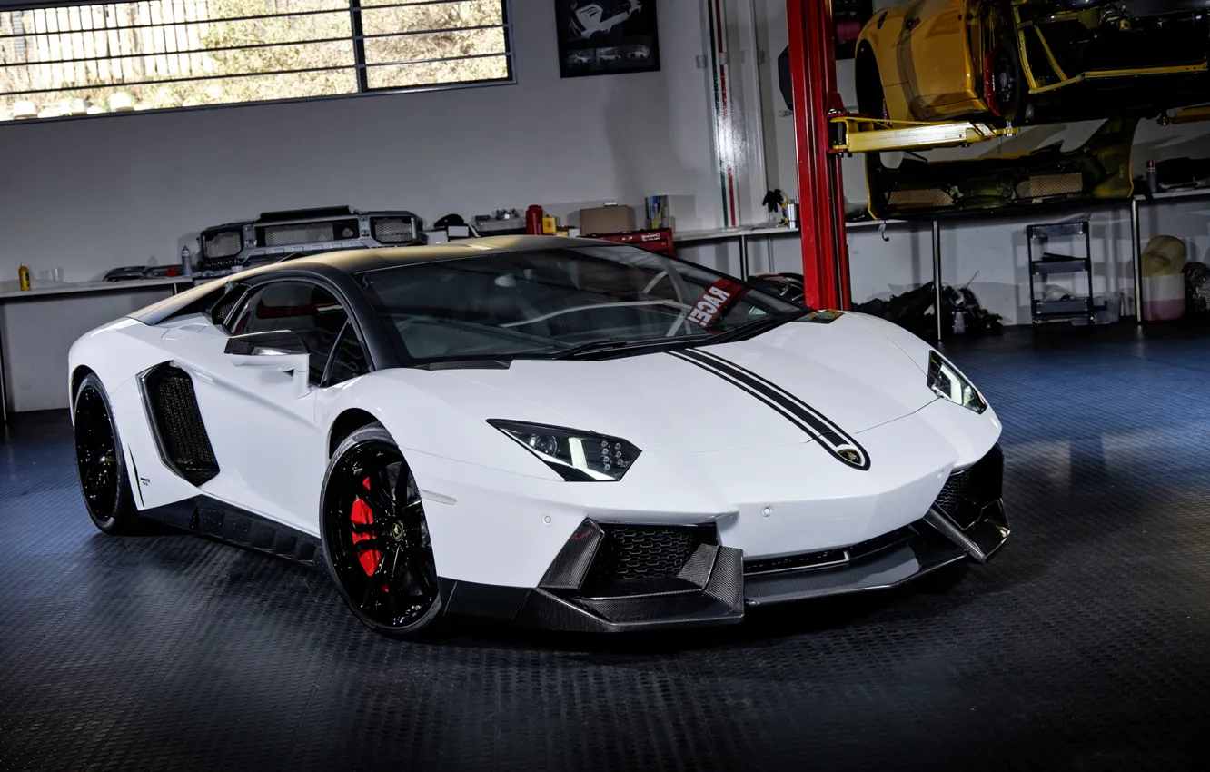 Lamborghini Aventador 2000