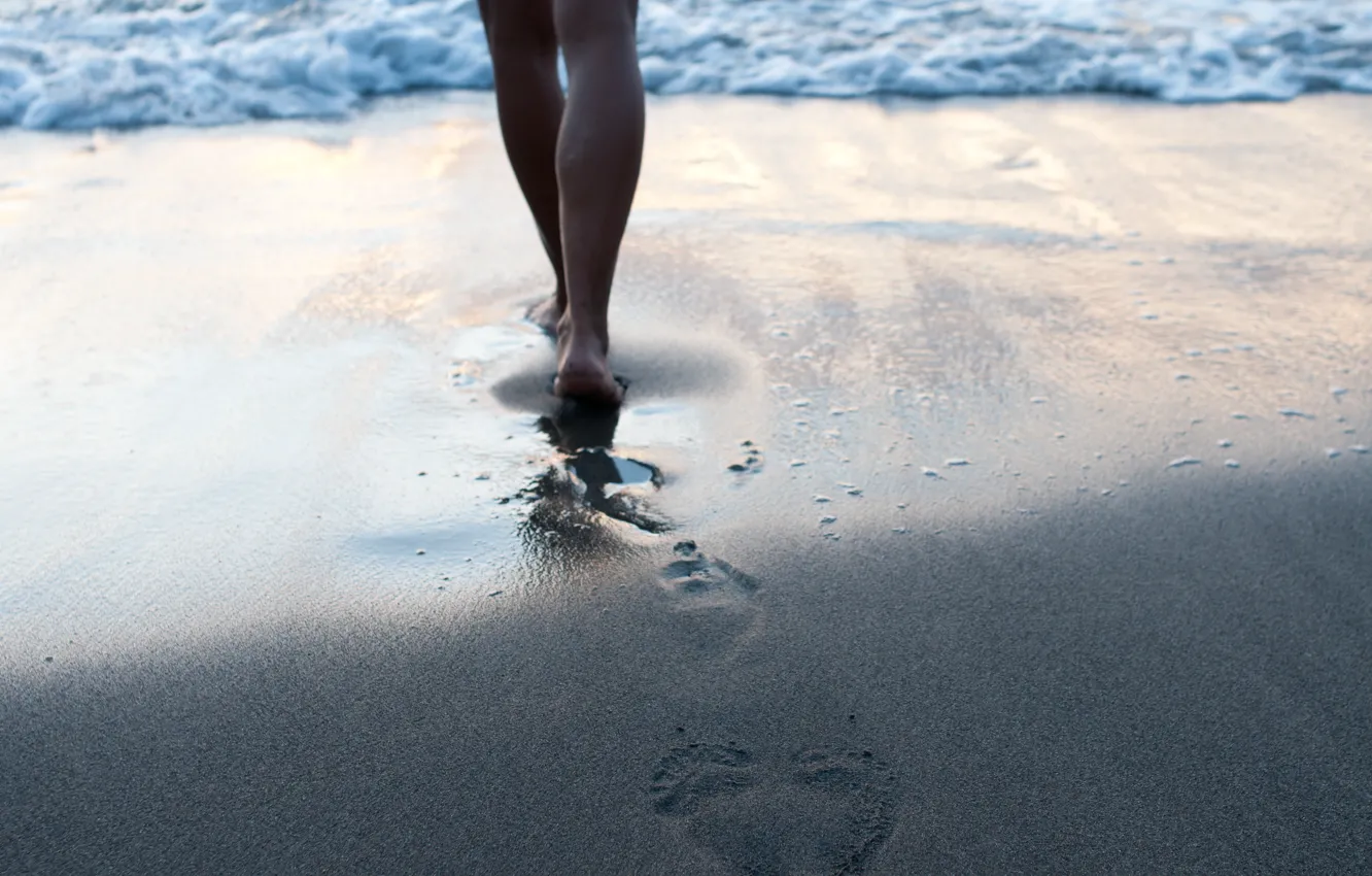 Фото обои песок, море, ноги