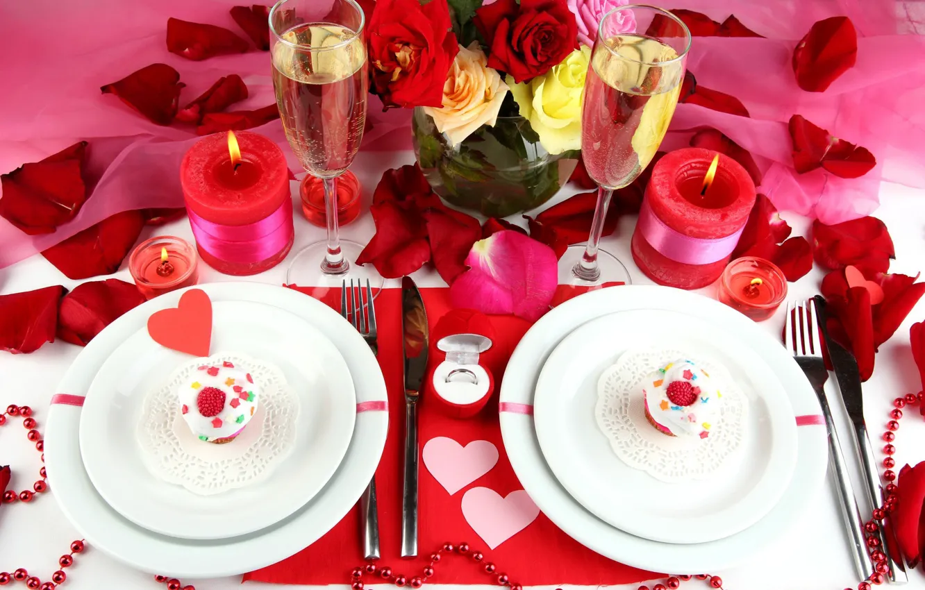 Фото обои розы, букет, свечи, Сердце, лепестки, бокалы, Тарелка, пирожное