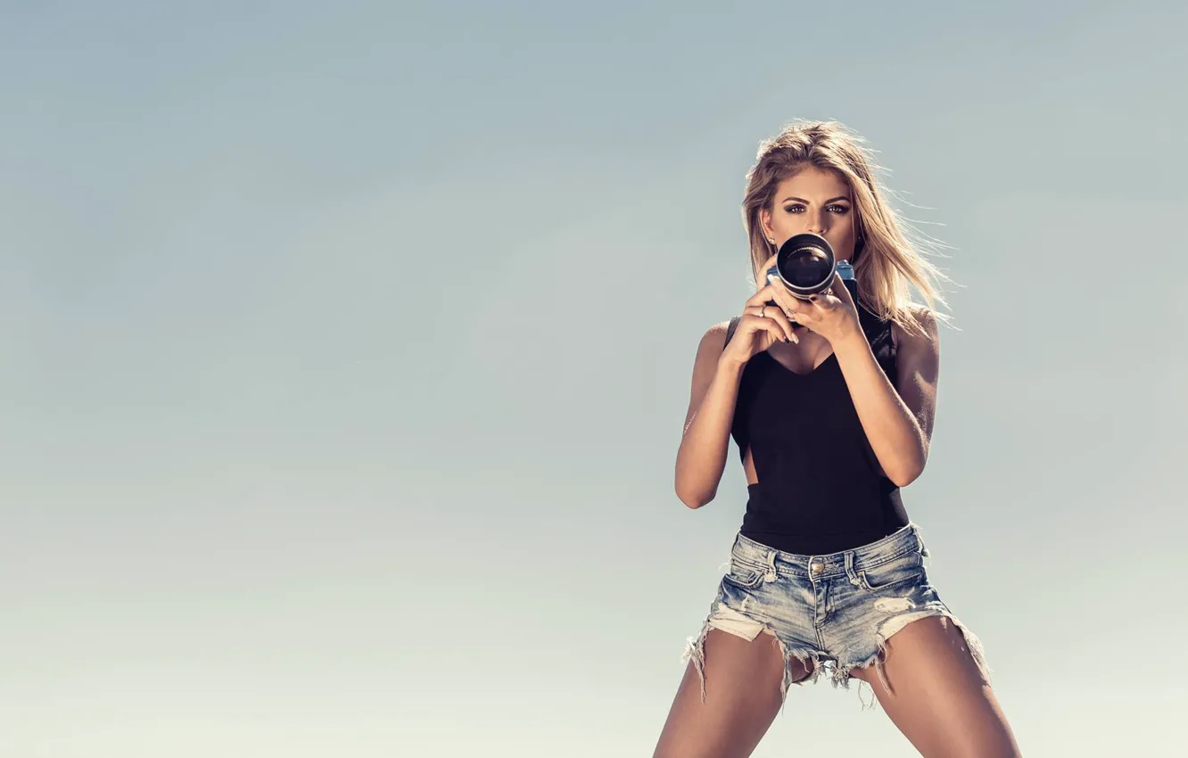 Фото обои поза, фон, шорты, фотоаппарат, Markus Hertzsch, Dan Daniela