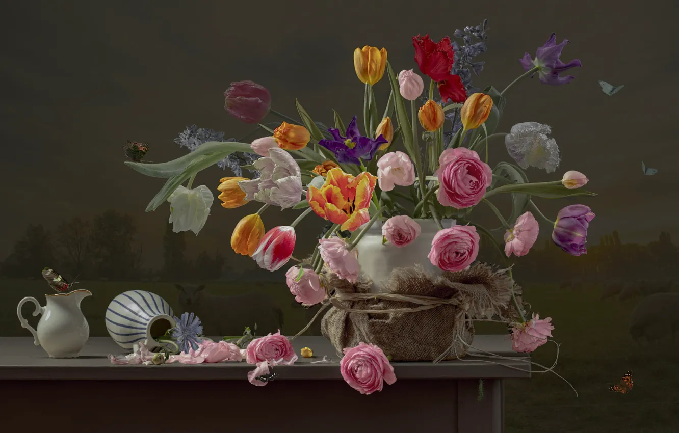 Фото обои цветы, букет, тюльпаны, посуда, натюрморт, ранункулюсы