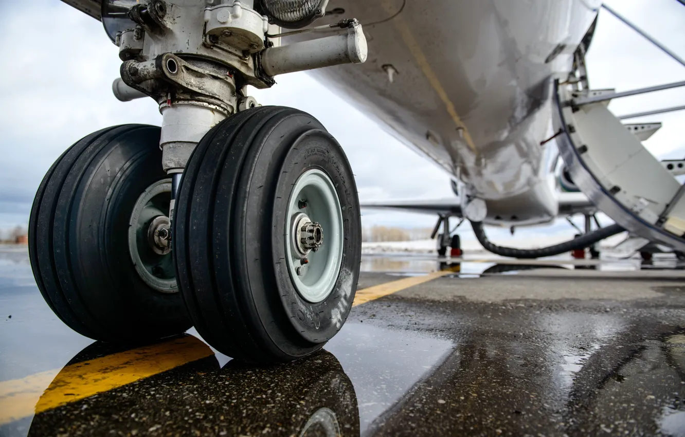 Фото обои wheels, landing gear, passenger plane