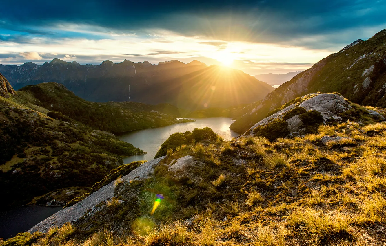 Фото обои горы, камни, скалы, Новая Зеландия, залив, лучи солнца, фьорды, Fiordland