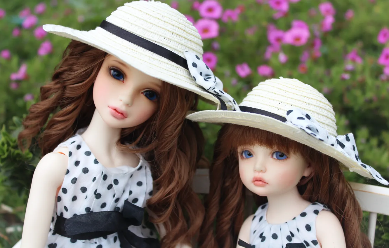 Фото обои куклы, кукла, горошек, шляпки, бантики, голубые глаза, синие глаза, doll