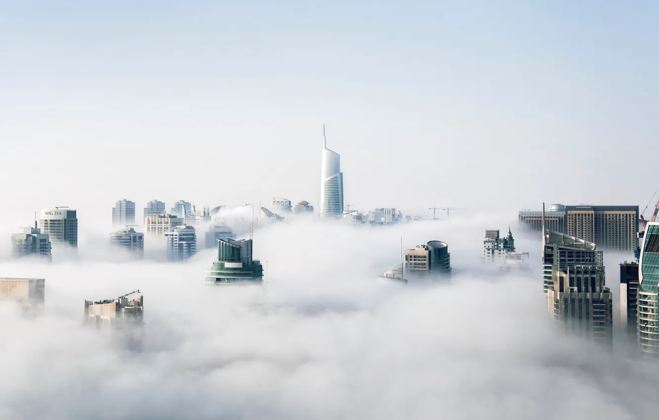 Фото обои облака, туман, небоскреб
