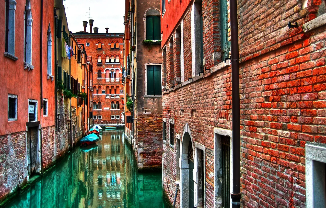 Фото обои вода, стена, дома, кирпич, Италия, Венеция, Каналы