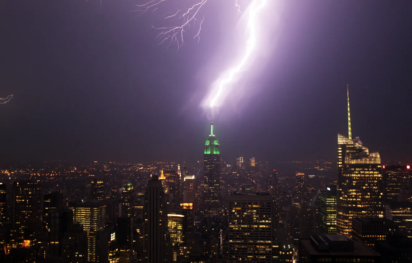 Фото обои USA, rain, lightning, New York, Manhattan, winter, Empire State Building, purple